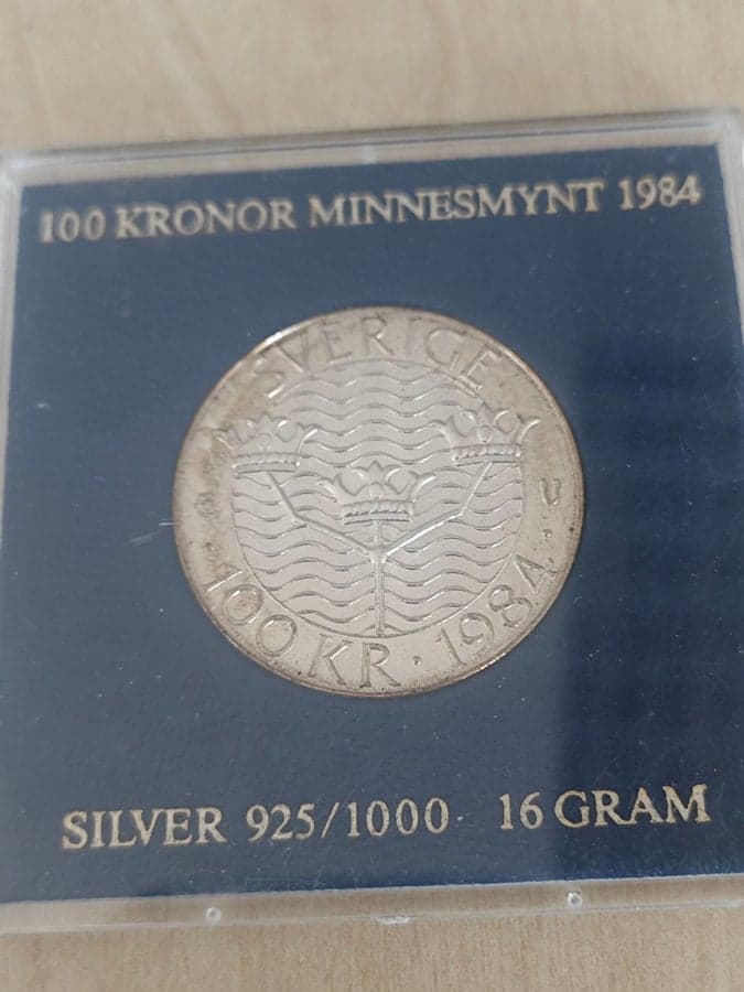 Minnesmynt 100 kronor från 1984 i silver