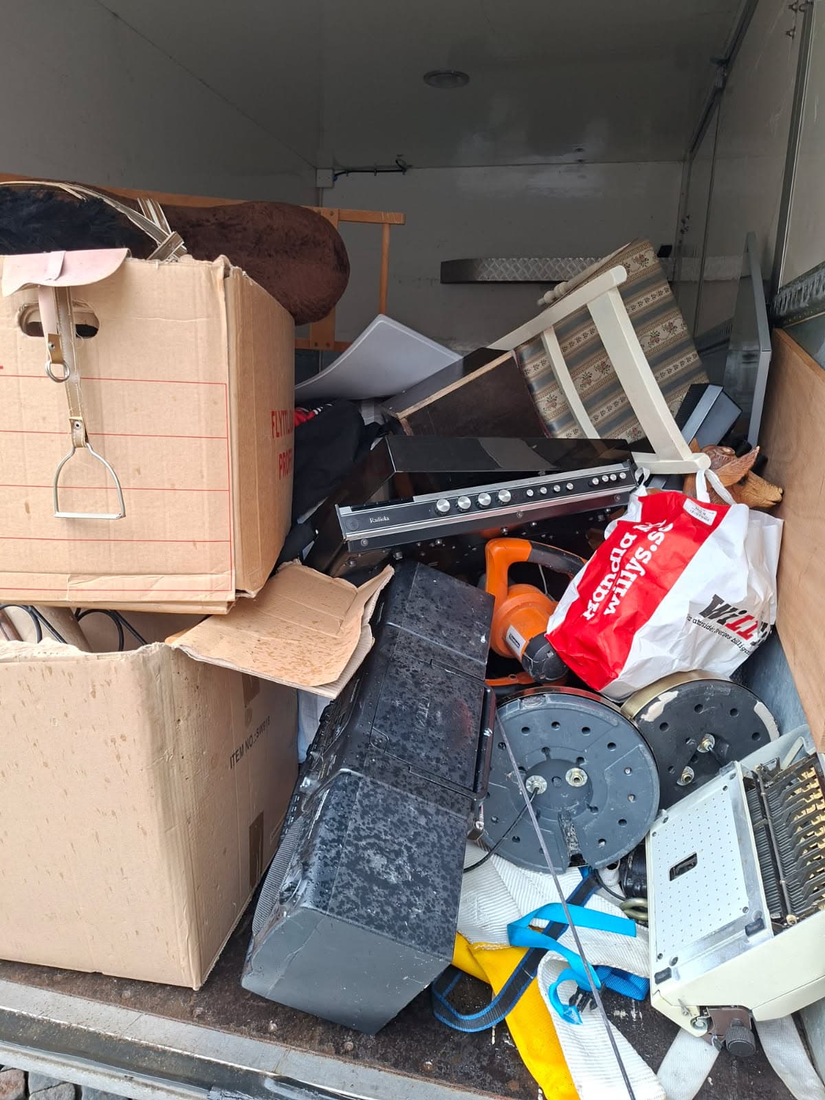 Fullastad lastbil efter en hämtning